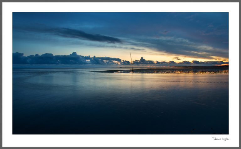 Smoothly flowing colours